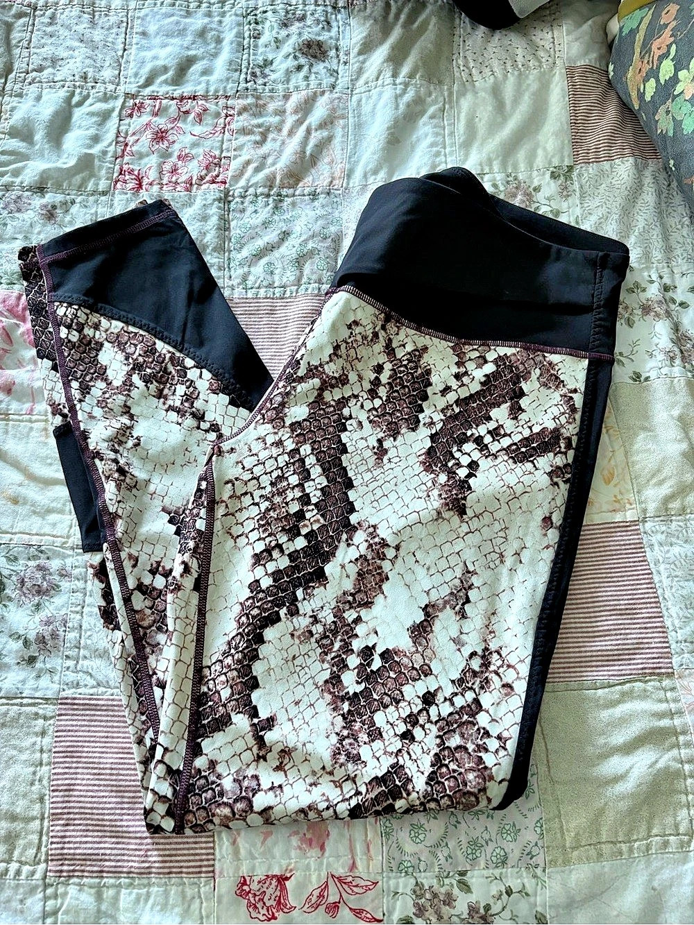 Manduka Wrapped Up Legging Animal Print XL